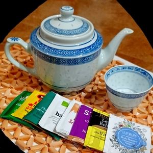 Tea Pot and assorted Tea's